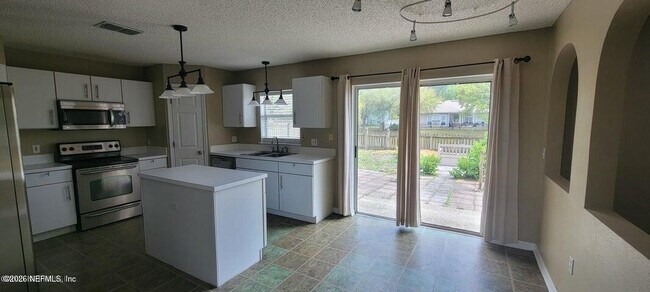 Building Photo - 2017 Millington Ln