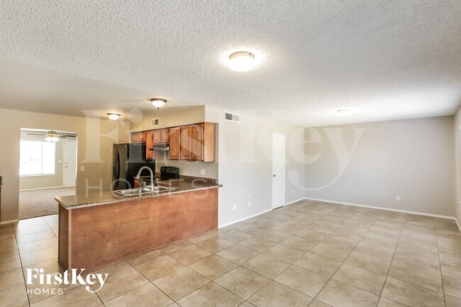 Building Photo - 4216 W Royal Palm Rd