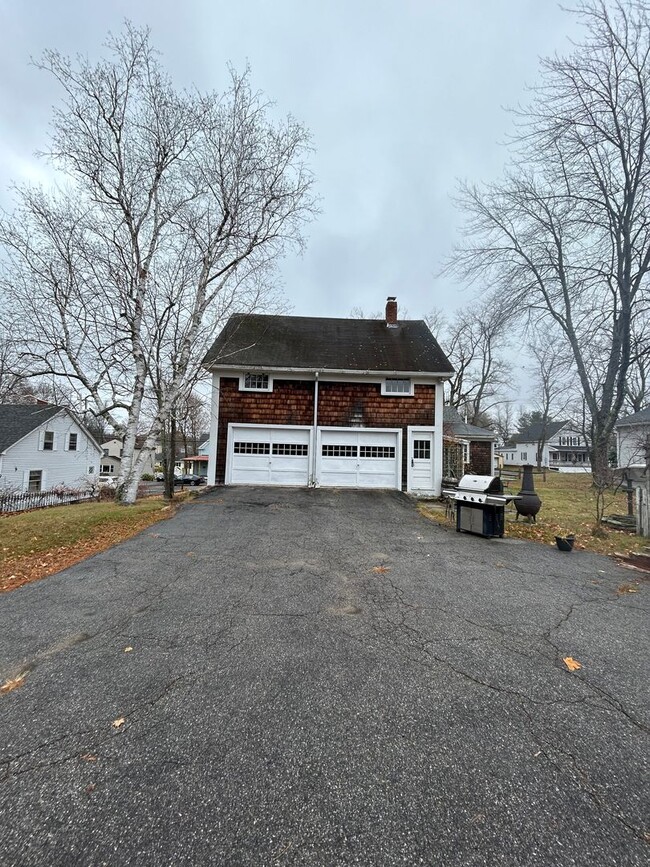 Building Photo - Single Family Cape AVAILABLE in Rochester,...