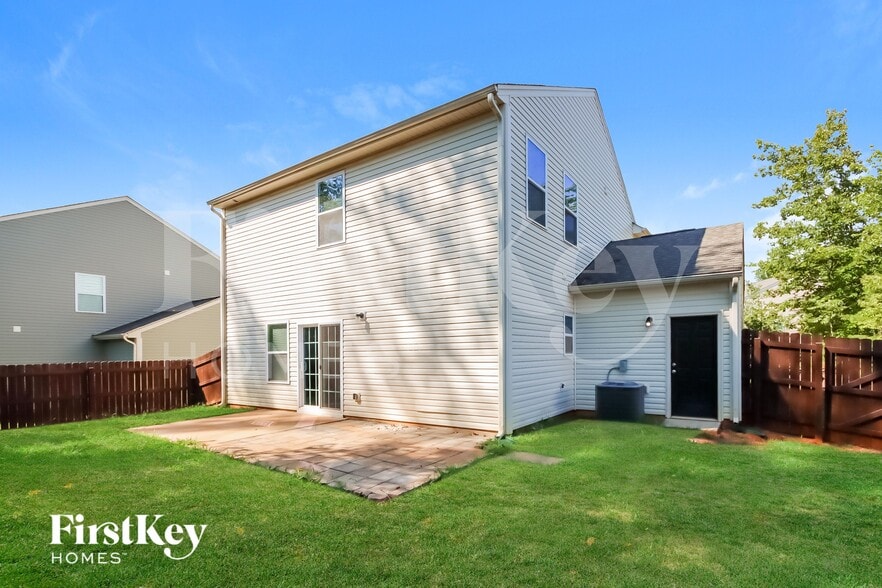 Building Photo - 905 Little Dog Ln