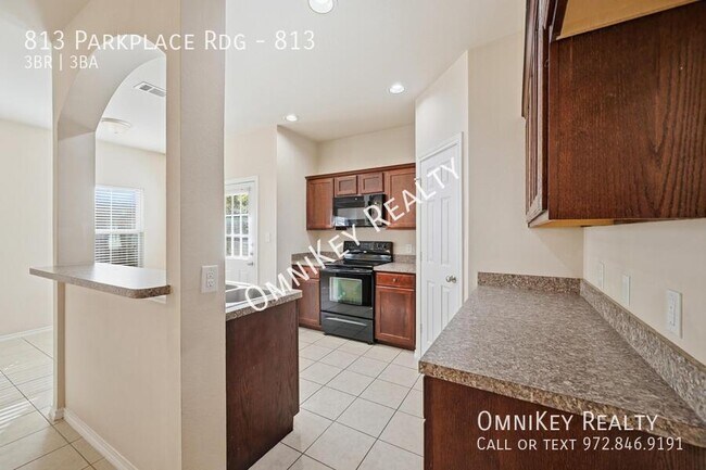 Building Photo - 813 Parkplace Ridge