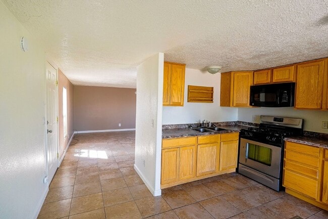 Building Photo - Spacious Mobile Home – Full Property Renta...
