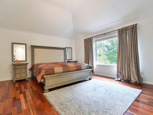 Building Photo - Stunning and Elegant 4+ Bedroom on Park-Like Lot Pine Lake Estates Sammamish