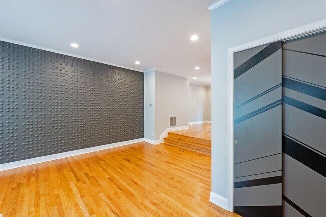Building Photo - Great 3br 2.5 Bath Townhome in Rockville MD