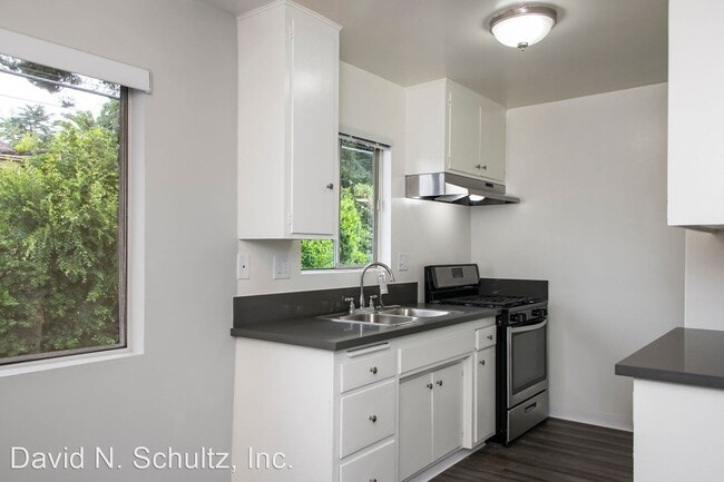 Building Photo - 833 W Foothill Blvd