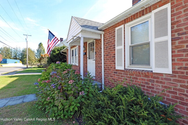 Building Photo - 208 Lucas Ave