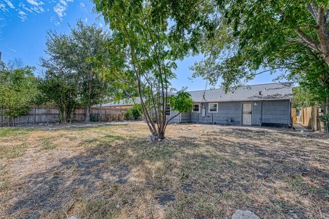 Building Photo - 5859 Westover St
