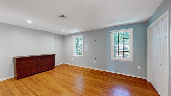 Building Photo - 2 Glenbrook Ln