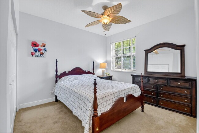 Building Photo - 9826 Vía Amati