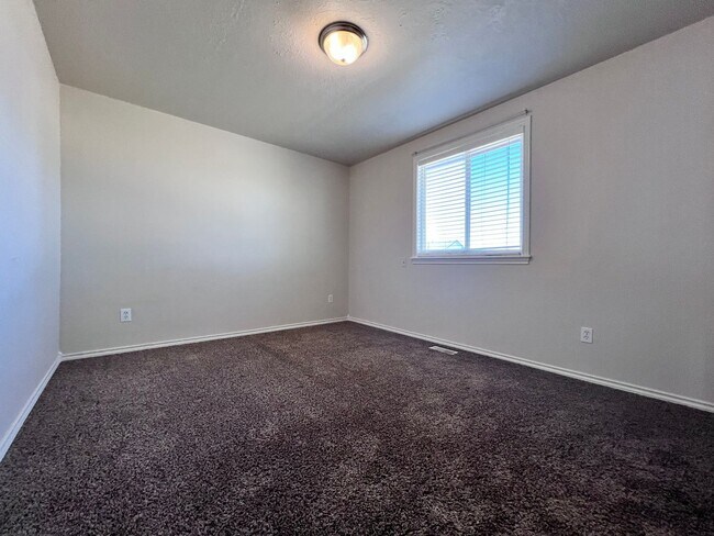Building Photo - 5193 Toscana Ave N