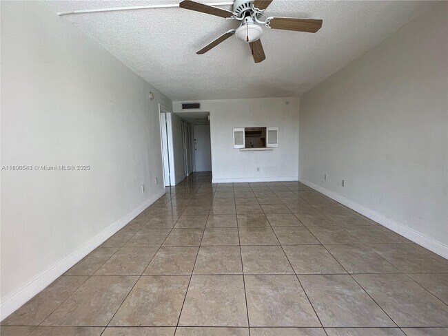Building Photo - 14415 N Kendall Dr