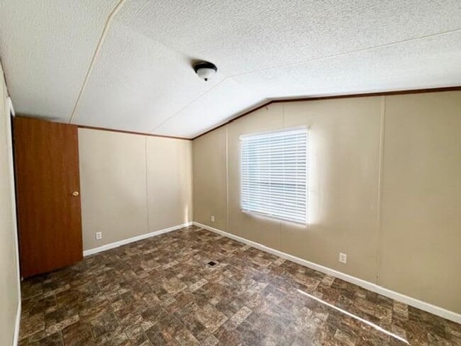 Building Photo - 136 Burkhart Ln