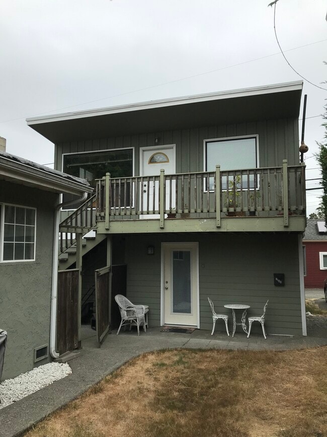 Building Photo - 2148 6th Ave W