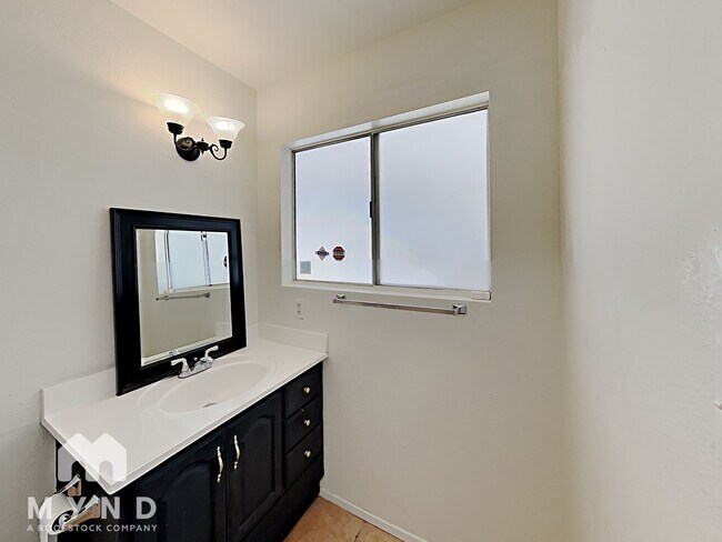 Building Photo - 2742 S Las Flores