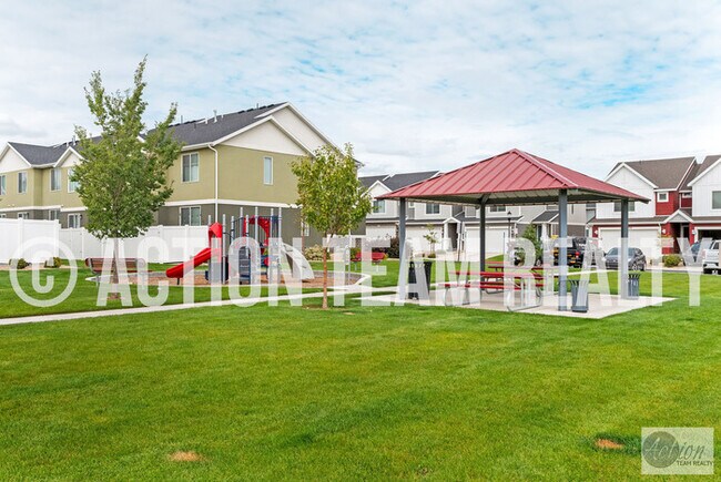 Building Photo - Middle Row Townhome in Herriman!