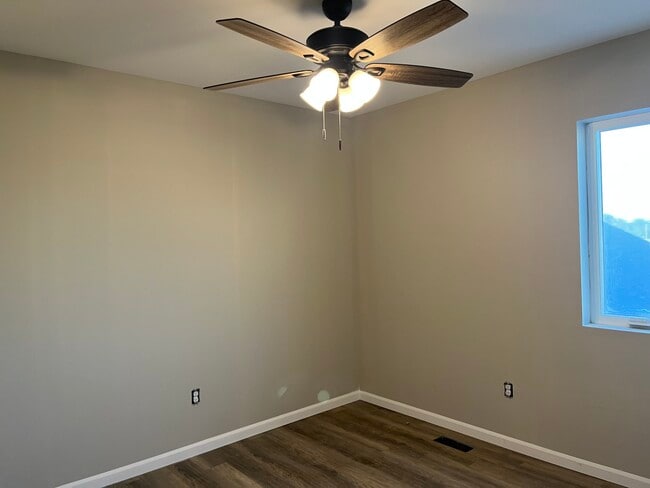 Building Photo - 1323 Sioux Turn