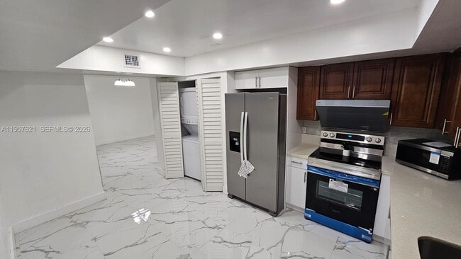 Building Photo - 7085 W Sunrise Blvd