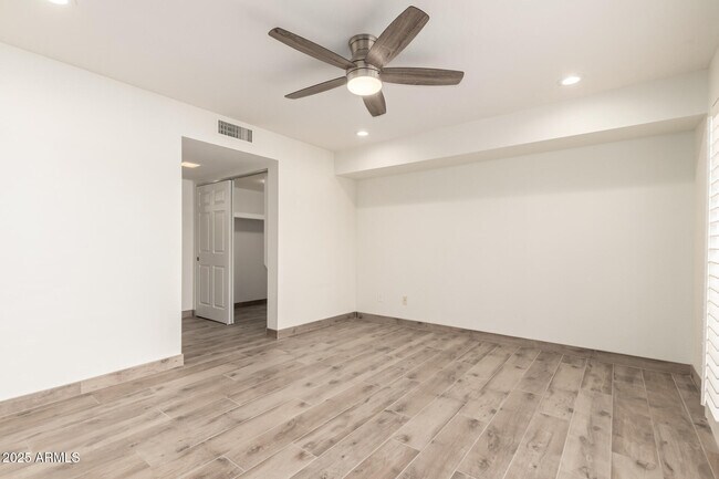 Building Photo - 5531 N 71st Pl