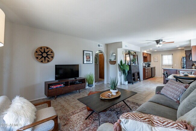 Building Photo - 12635 N La Montana Dr