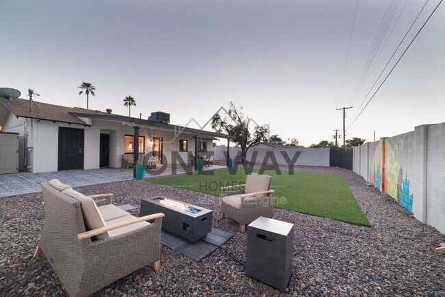 Building Photo - 8702 E Sheridan St