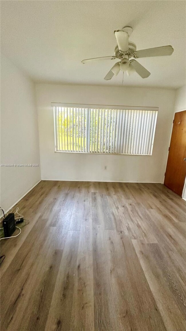Building Photo - 4740 Pine Tree Dr