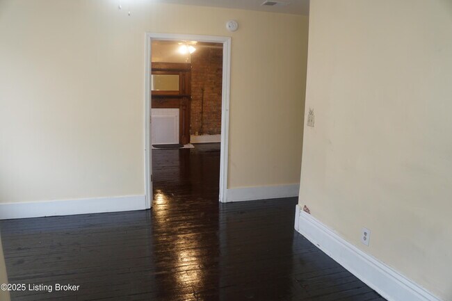 Building Photo - 226 W Burnett Ave