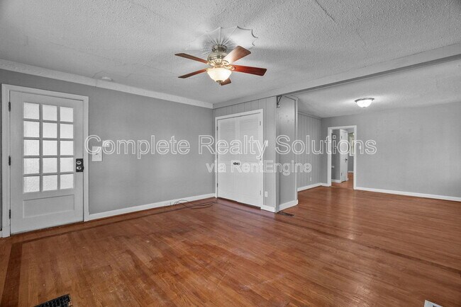 Building Photo - 8028 Wynwood Dr