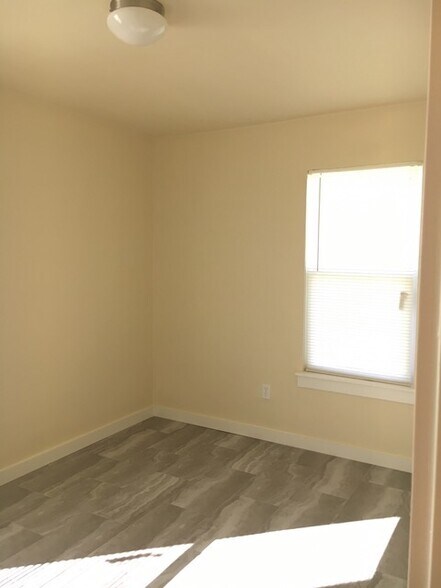 Bedroom: dbl paned windows - 5802 Tracy Lynn Ln