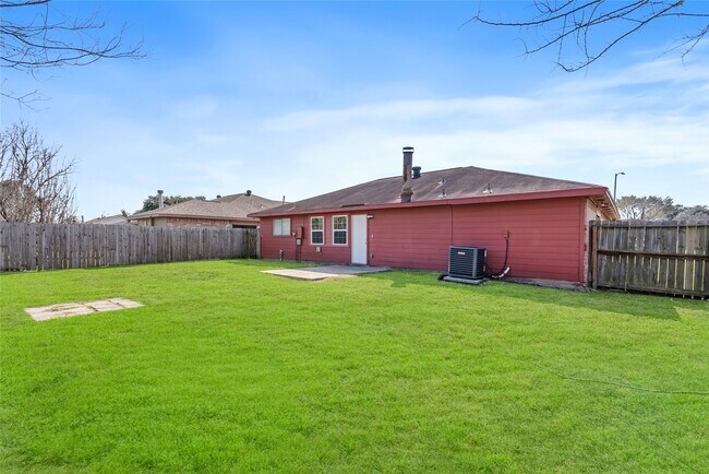 Building Photo - 1666 Meadow Green Dr