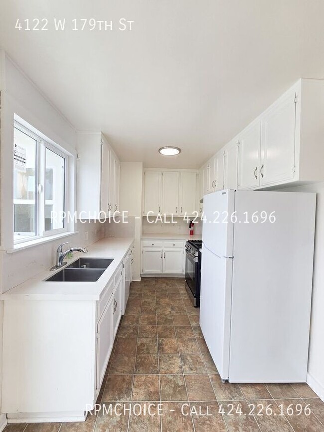 Building Photo - 4122 179th St