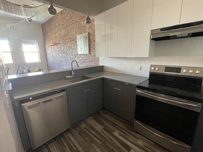 Building Photo - 139 Newark Ave