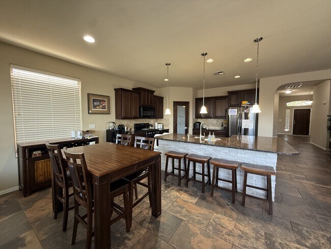 Building Photo - 805 Gallantry Ln