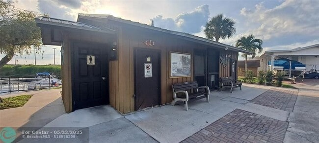 Building Photo - 5362 SE 65th Ave