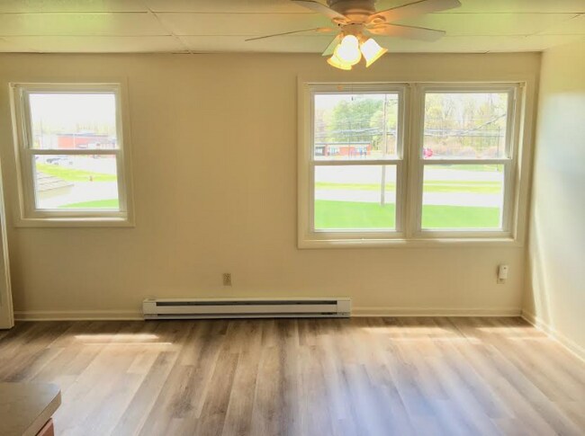 Building Photo - 916 Kings Rd