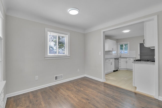 Building Photo - 31611 Lonnie Blvd