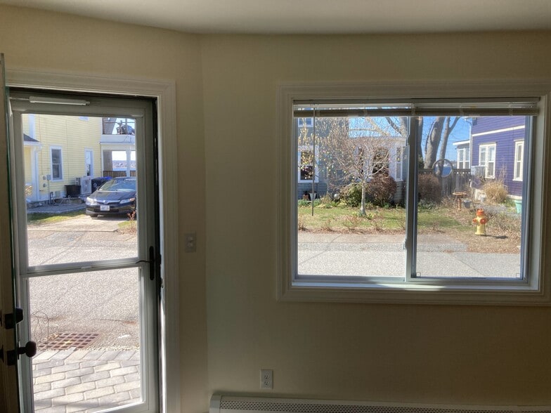 Building Photo - 10 Narragansett Ave