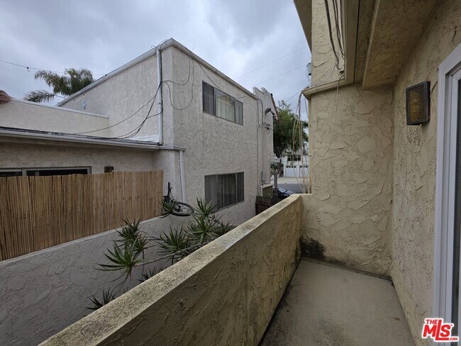 Building Photo - 517 N Francisca Ave