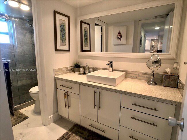 Building Photo - 1575 Euclid Ave