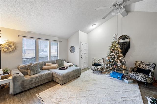 Building Photo - 2920 Hilltop Dr