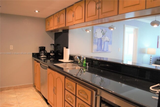 Building Photo - 1717 N Bayshore Dr