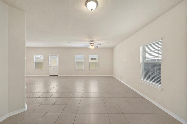 Building Photo - 2407 Lacyberry St