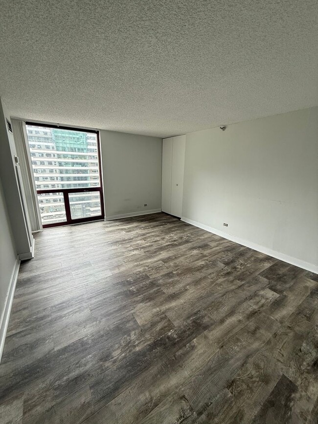 Building Photo - 200 N Dearborn St