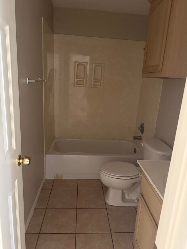 Building Photo - 2408 Moonlight Ln