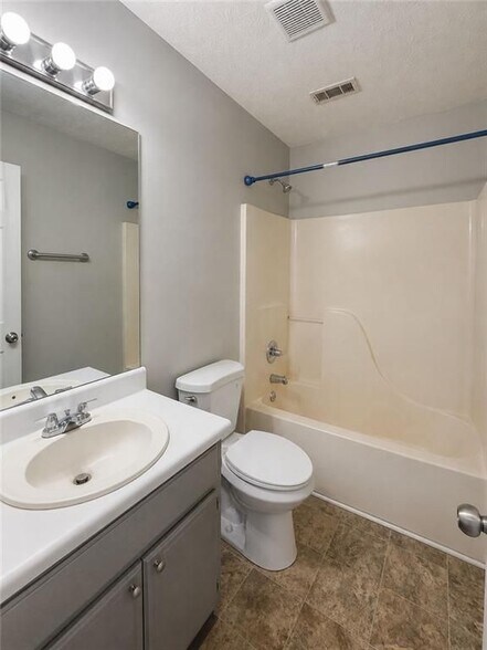 Building Photo - 2657 Amberly Glen Dr