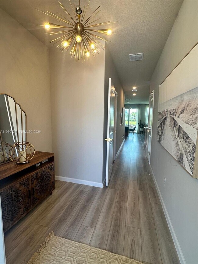 Building Photo - 5689 Mentmore Dr