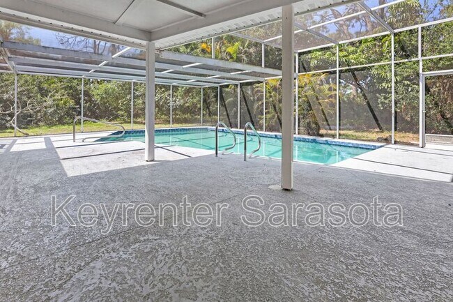 Building Photo - 5645 N Tuttle Ave