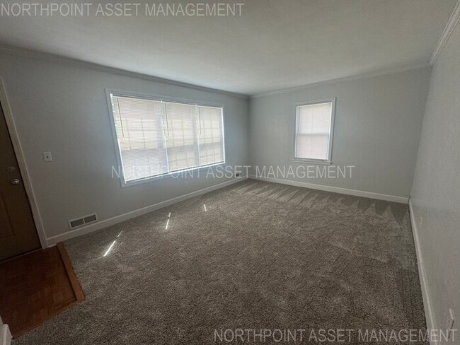 Building Photo - Cozy 2-Bed, 1-Bath with Central Air, Heat ...