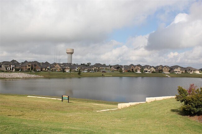 Building Photo - 400 Blue Waterleaf Ln