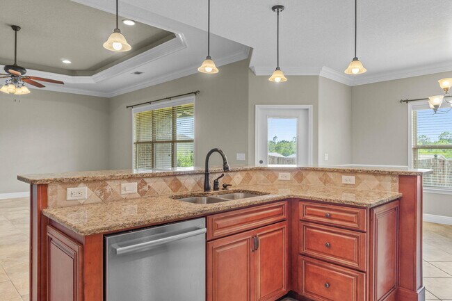 Building Photo - 4595 Hermosa Rd