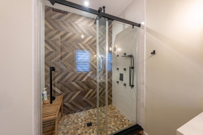 Building Photo - 139 W 4th Ave